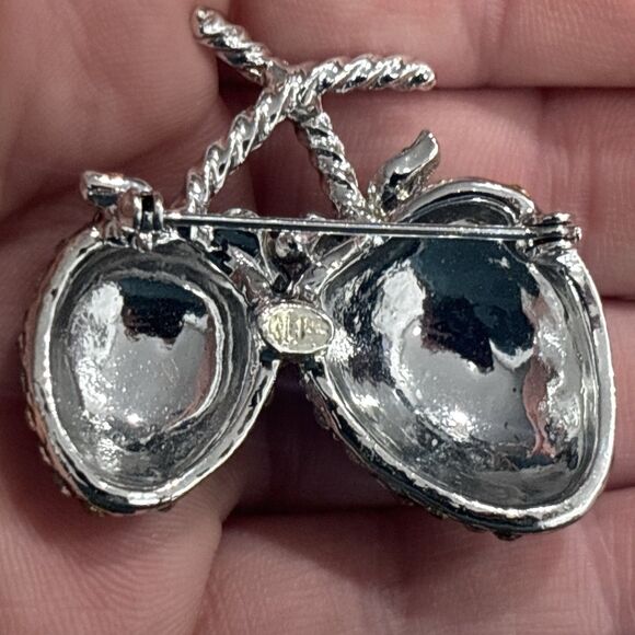 Vintage Weiss Rhinestone Brooch Strawberry Fruit Pin Clear Silver Tone - Picture 8 of 15